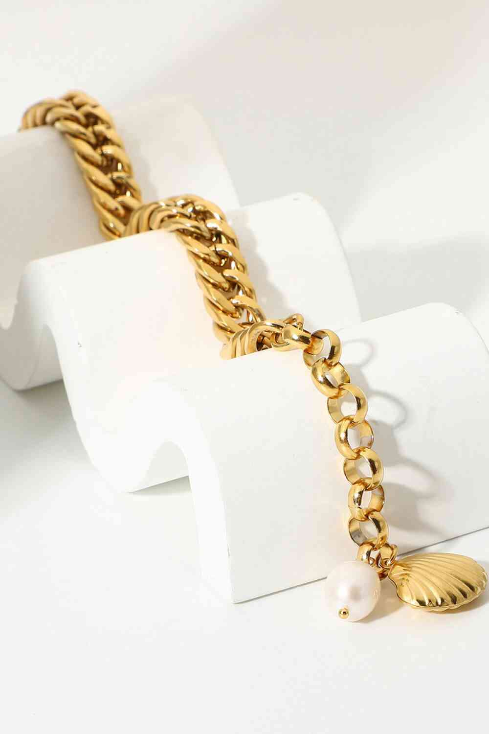 GlamGold 18K Gold-Plated Curb Chain Bracelet – Elegant Pearl Accent See size chart under “more details” The Fashion Celestial