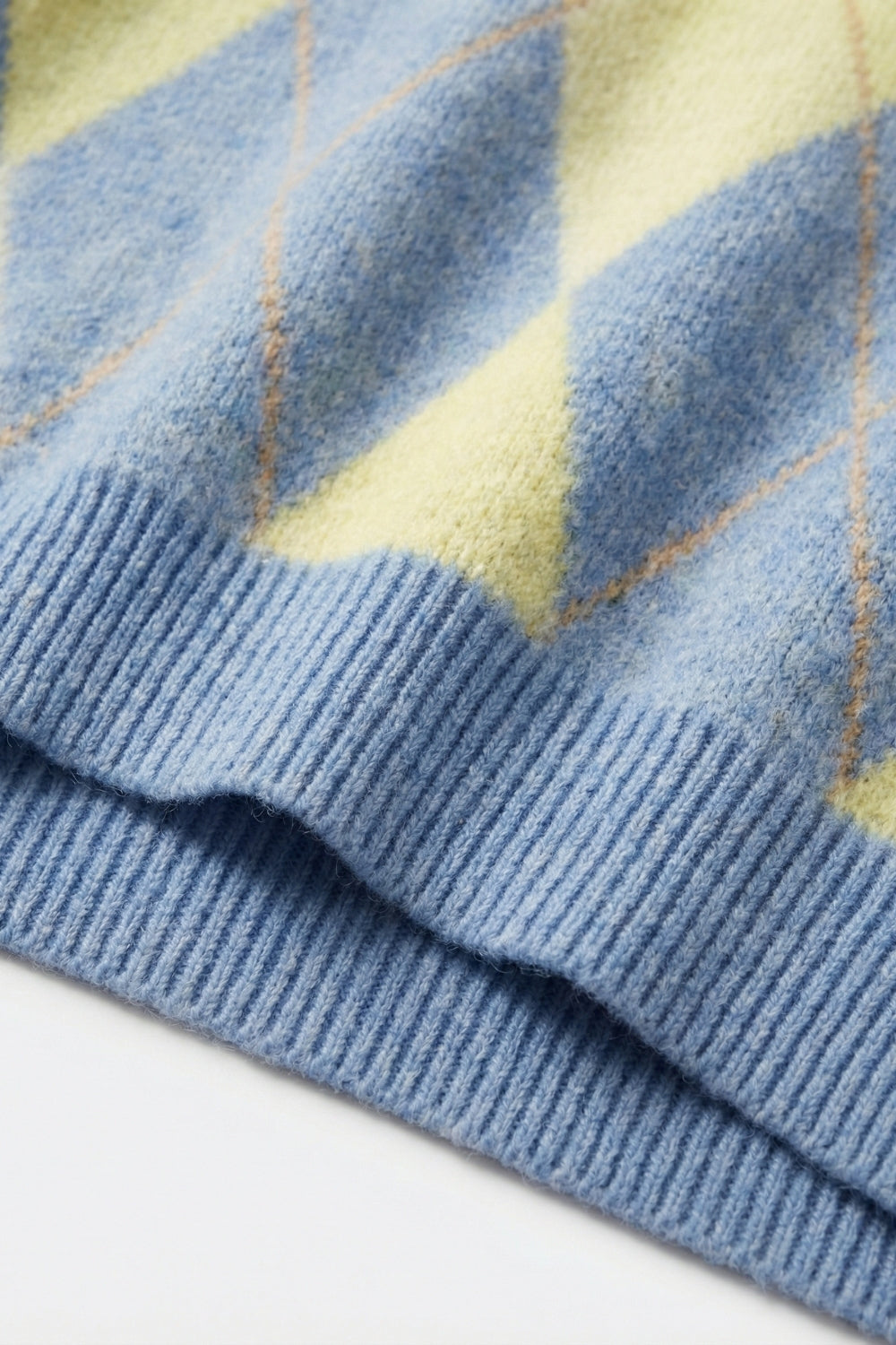 Blue and yellow diamond patterned sweater in soft fluffy knit Q2store