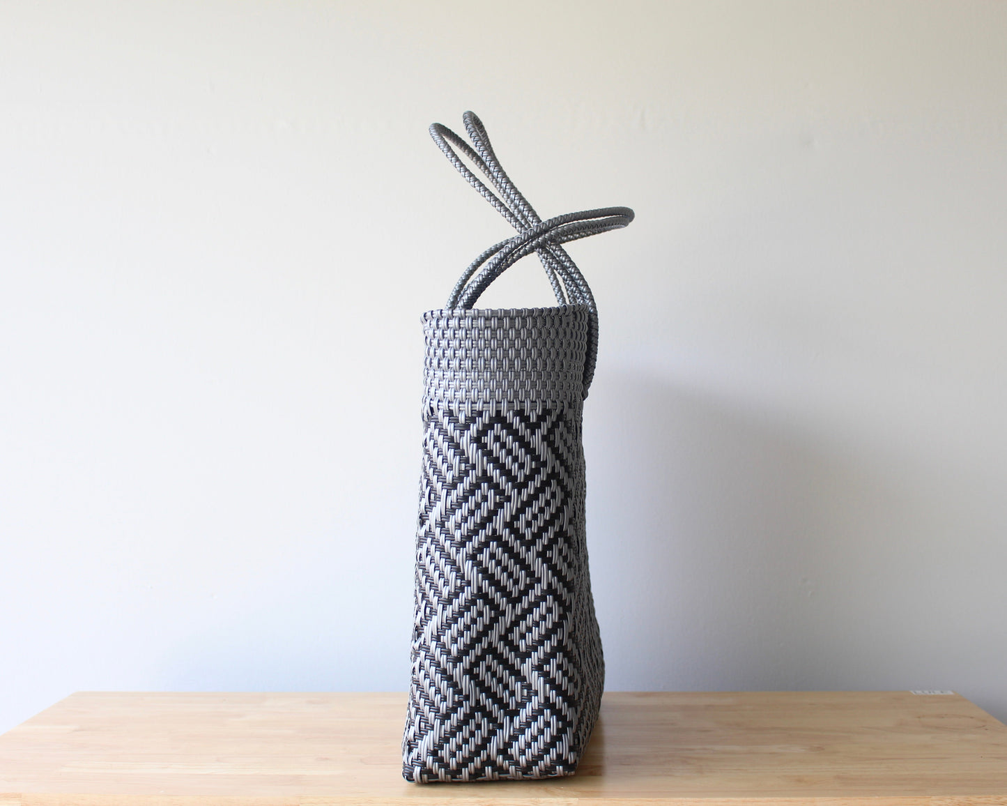 Mercado Large Tote – Silver & Black Rectangle Weave MexiMexi