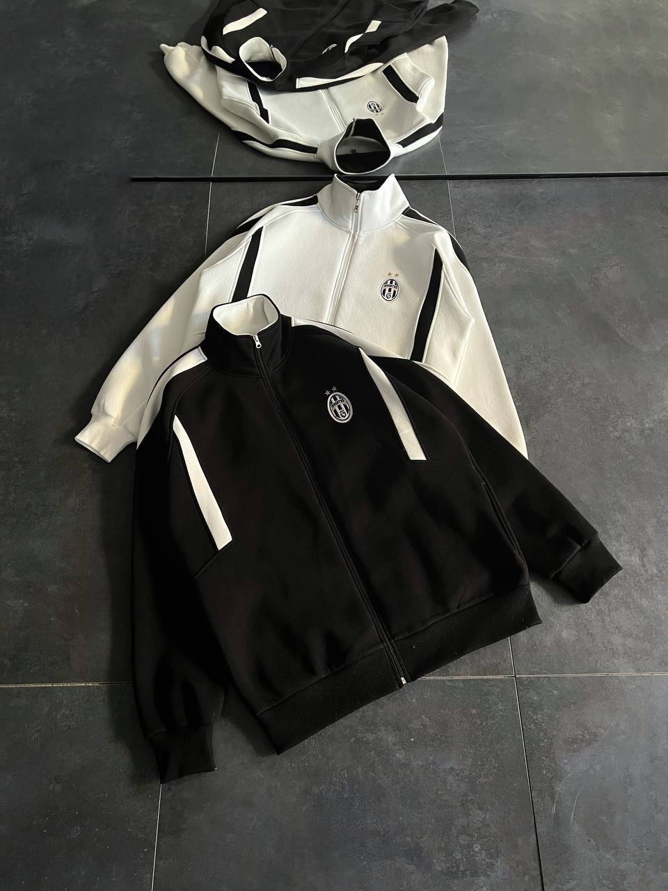 Juventus Logo Oversized Zip-Up Sweatshirt - Stylish and Comfortable Fanwear Withinblack