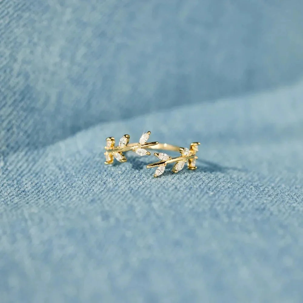 Verdant Whisper Ring Ivory Embers