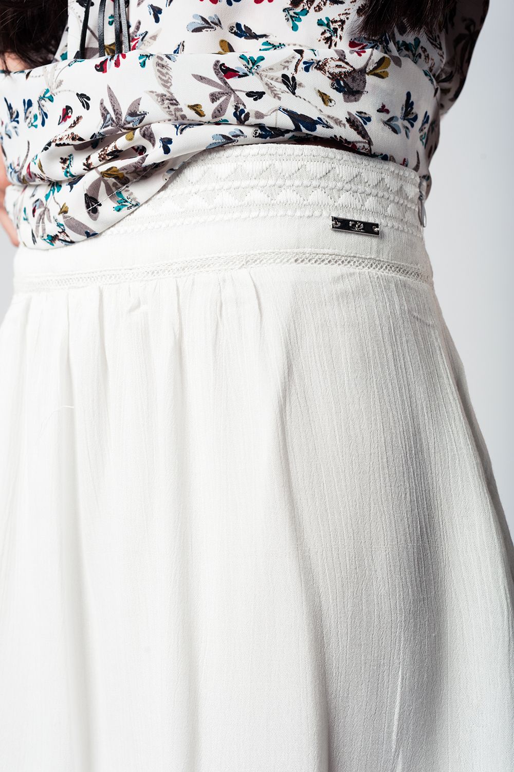 Aztec white mini skirt Q2store