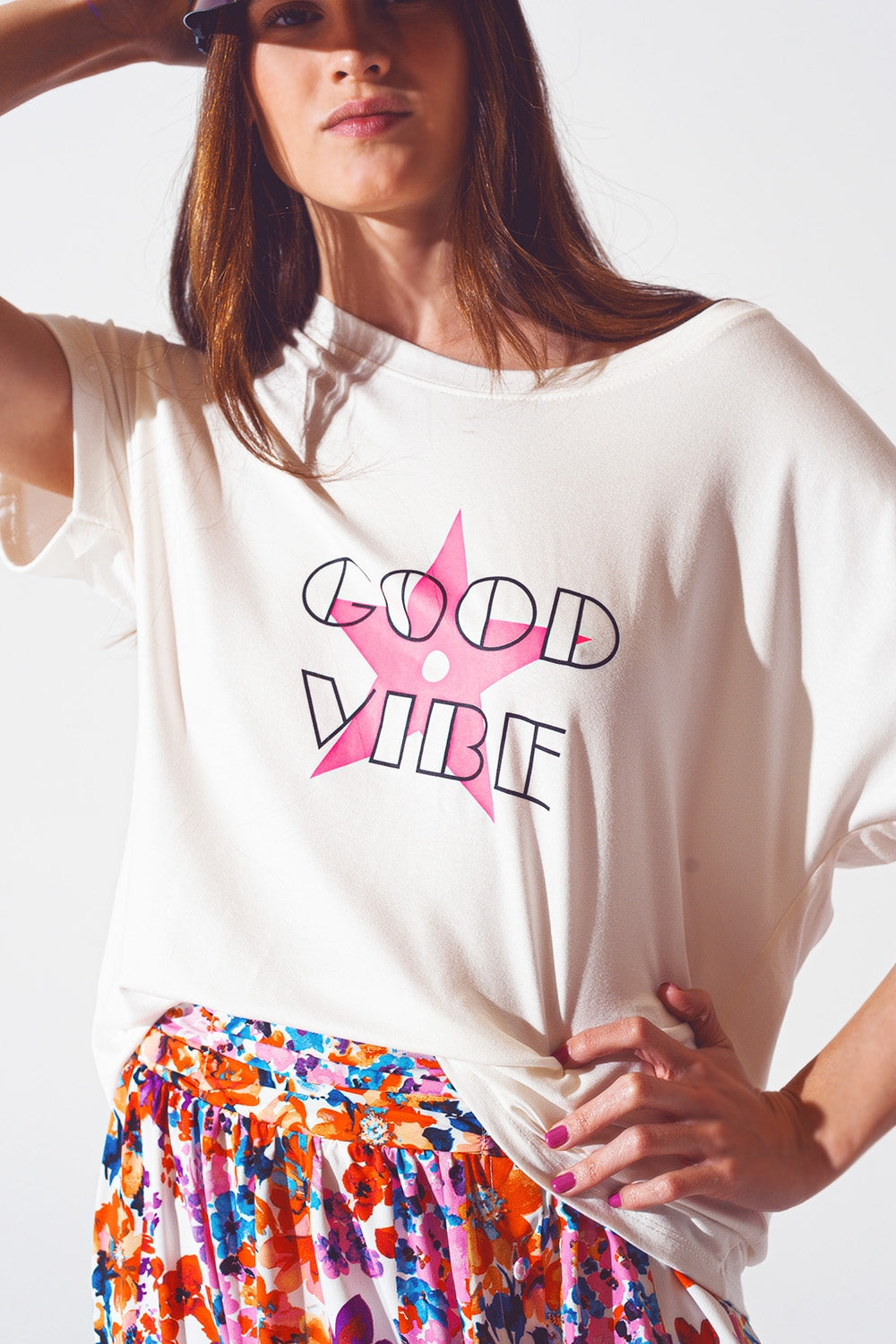 Boat Neack T-shirt With Good Vibe Text in White and Pink Q2store