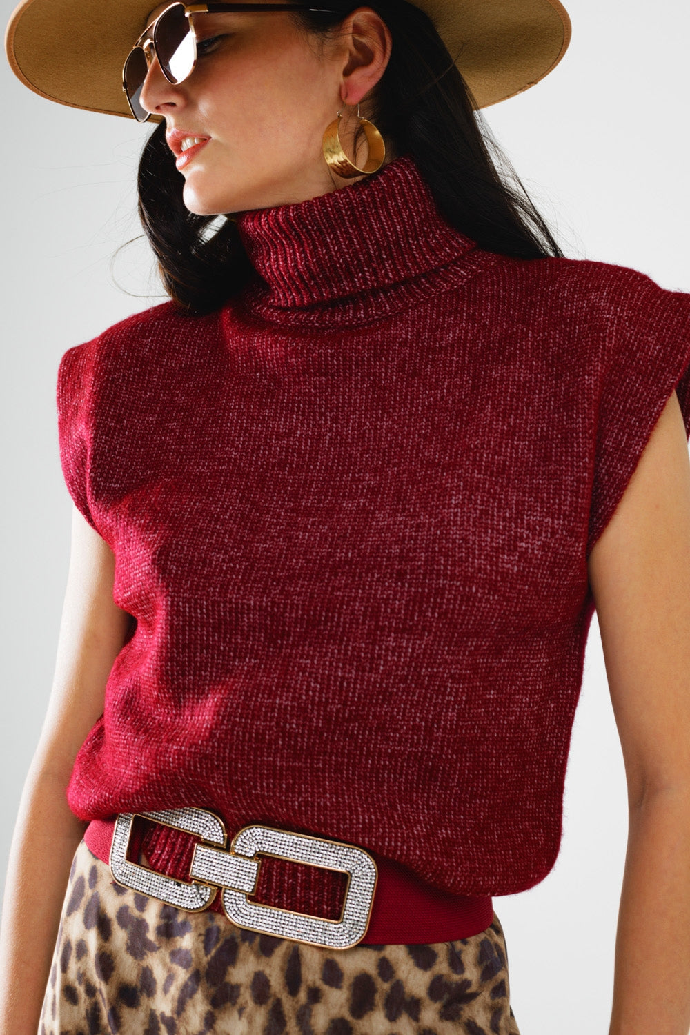 Cozy turtleneck sleeveless sweater in burgundy Q2store