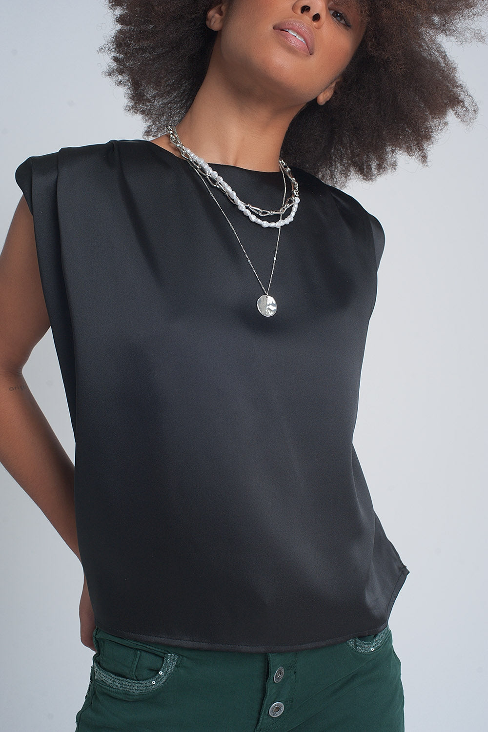 Gathered satin shoulder pad sleeveless top in black Q2store