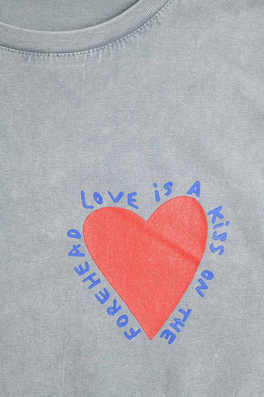 Grey T-shirt featuring a heart design on both the front and back Q2store