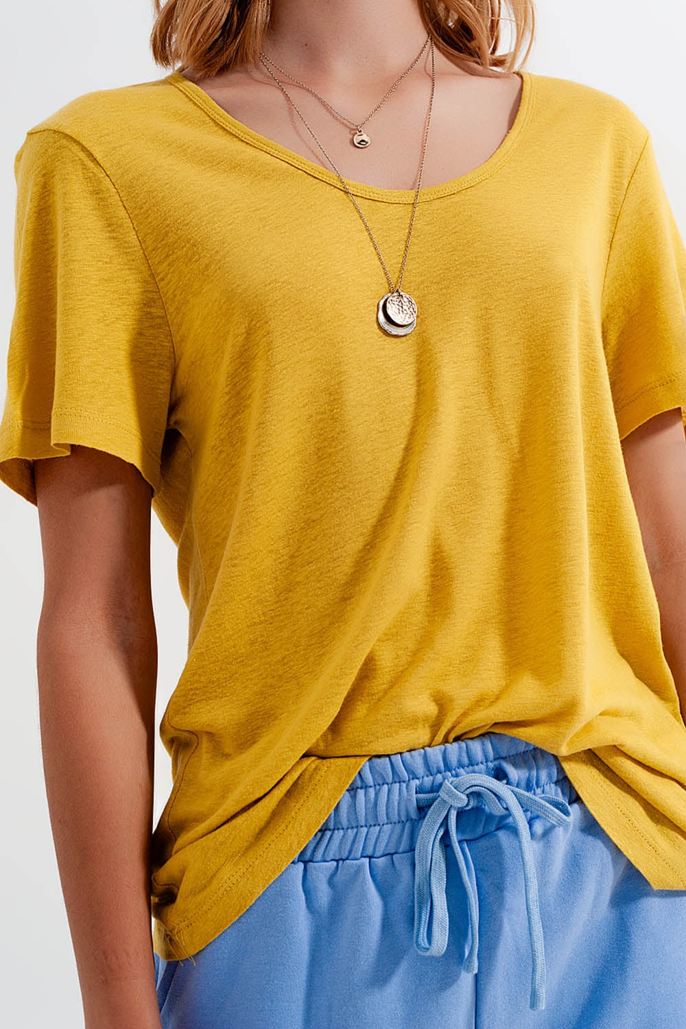 Linen mix scoop front t-shirt in Yellow Q2store
