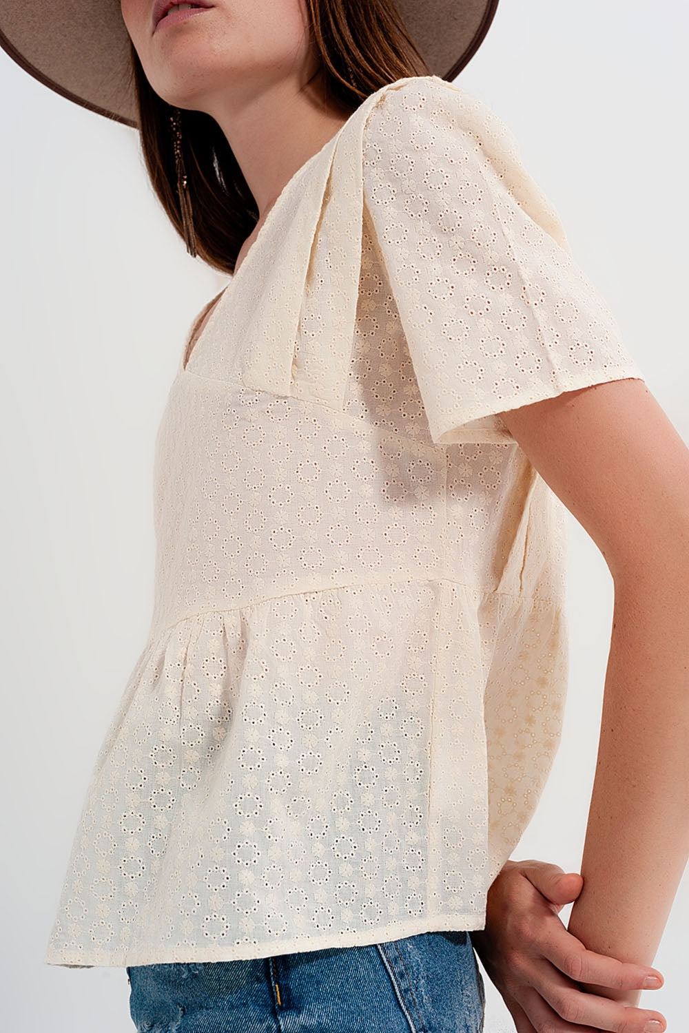 Peplum broderie top in Beige Q2store