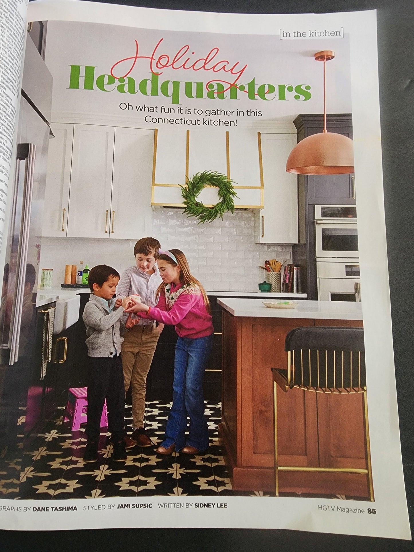 HGTV MAGAZINE - HOLIDAY BEST - NOV/DEC 2024 FESTIVE IDEAS, FIREPLACE, DECORATE Tennessee Junk Trunk
