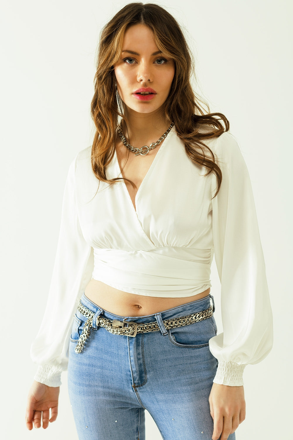 satin wrap crop top fitted at the waist in white Q2store