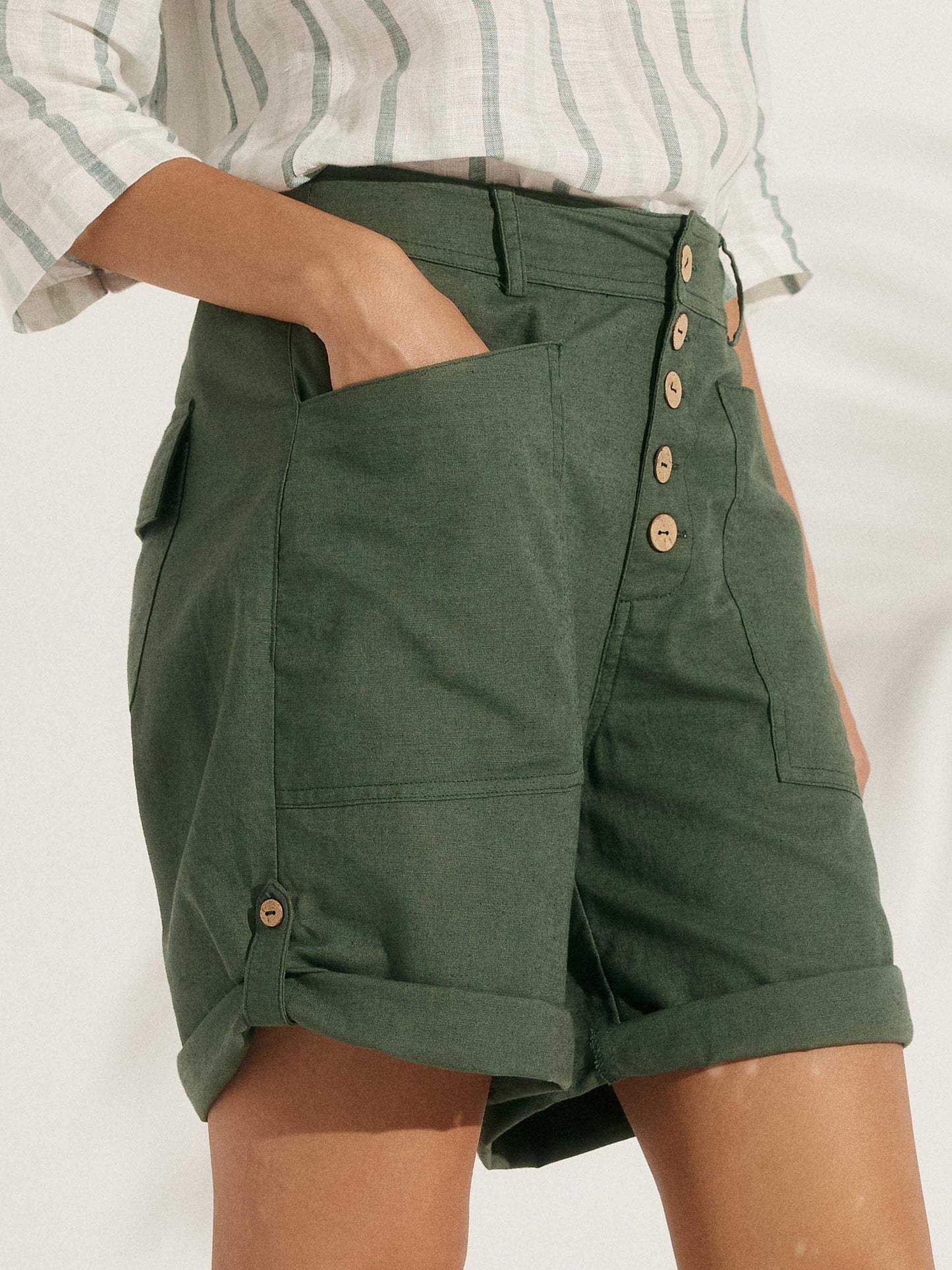 Linen Button-Fly Quarter Shorts LUCY