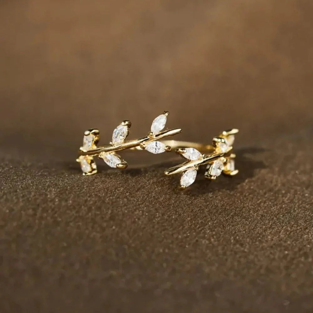 Verdant Whisper Ring Ivory Embers