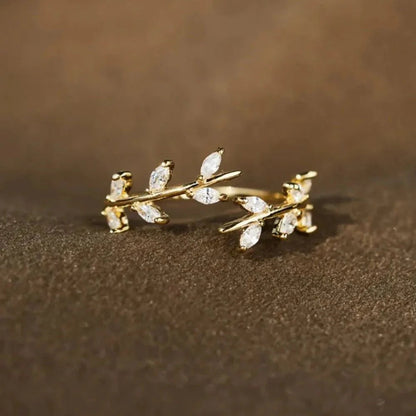 Verdant Whisper Ring Ivory Embers