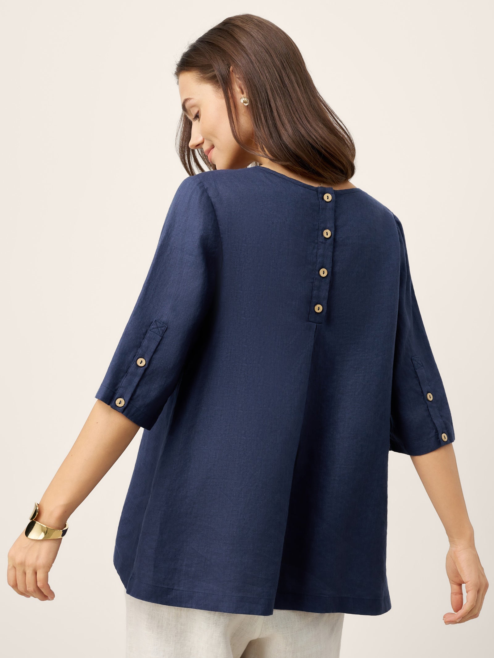 100% Linen Relaxed Back Button Top with Tab Sleeves SYLVANA LINTICO