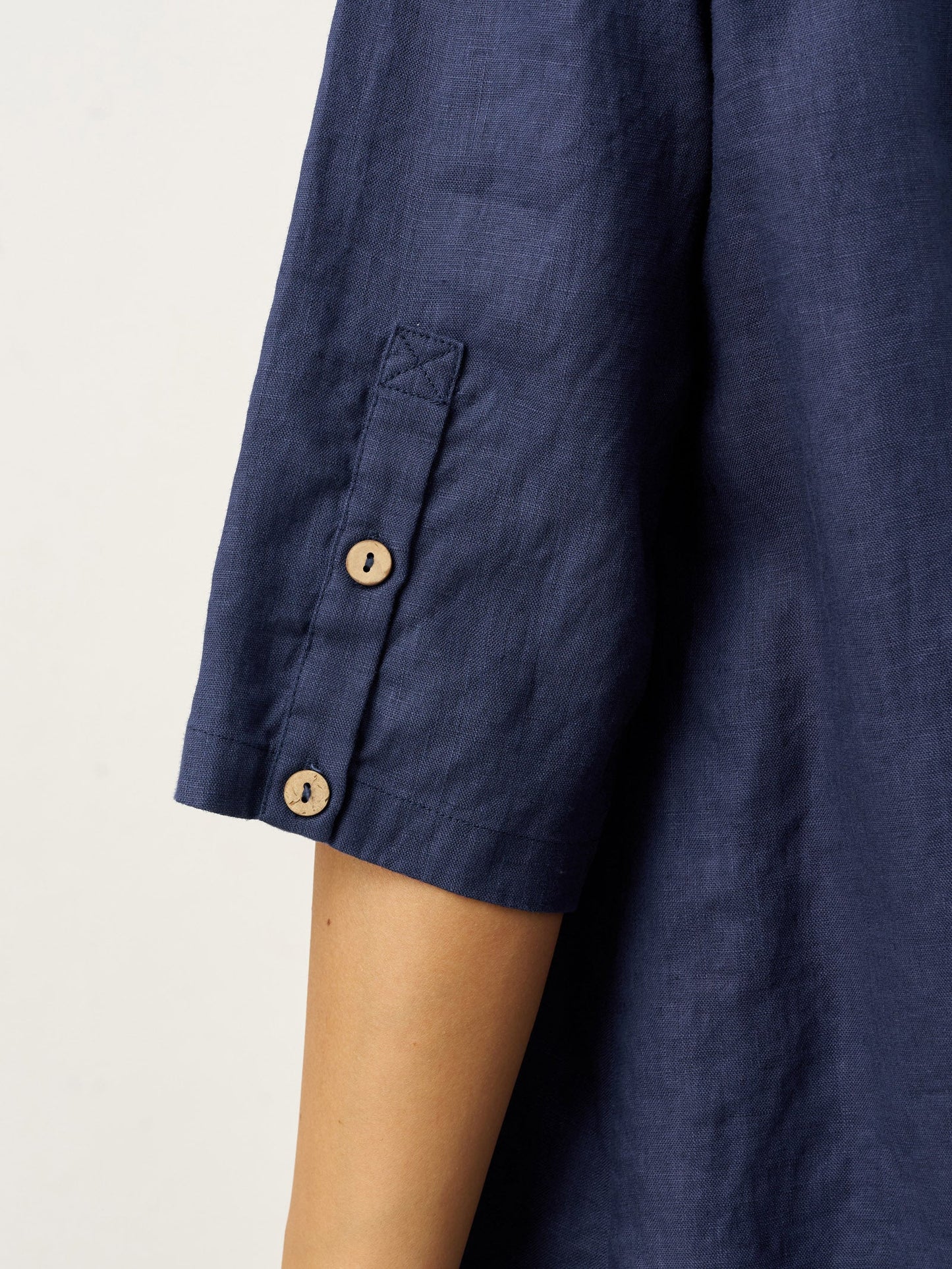 100% Linen Relaxed Back Button Top with Tab Sleeves SYLVANA LINTICO