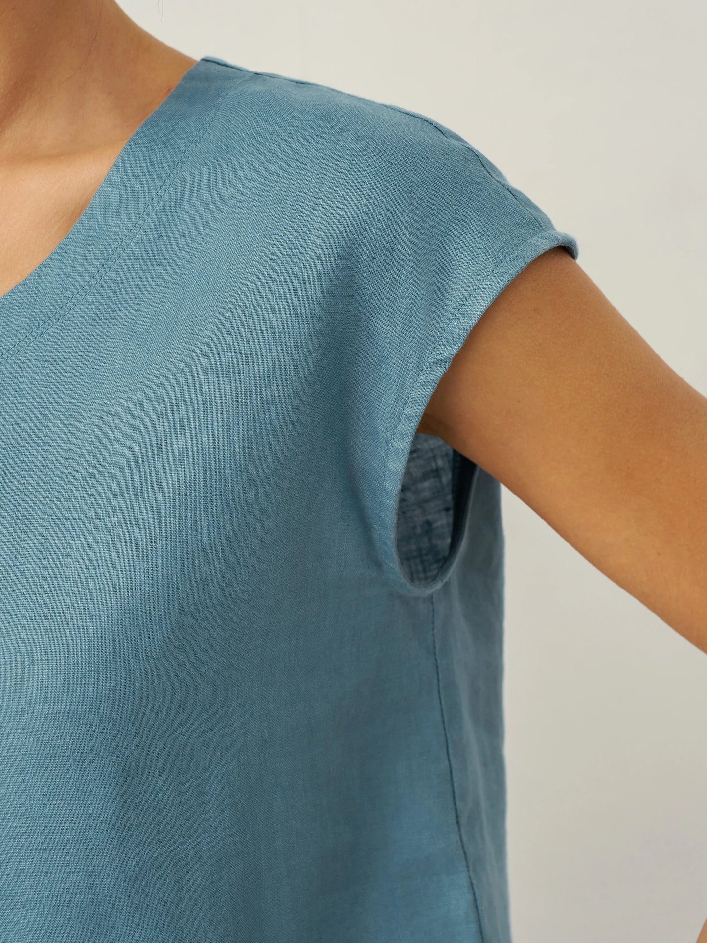 100% Linen V-Neck Cap Sleeve Crop Top FRESSA LINTICO