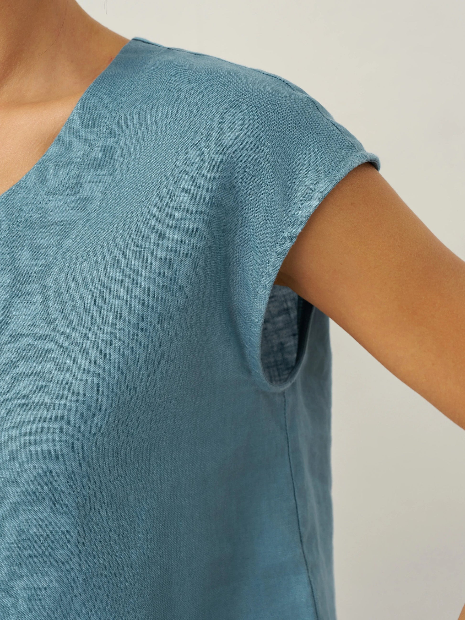 100% Linen V-Neck Cap Sleeve Crop Top FRESSA LINTICO