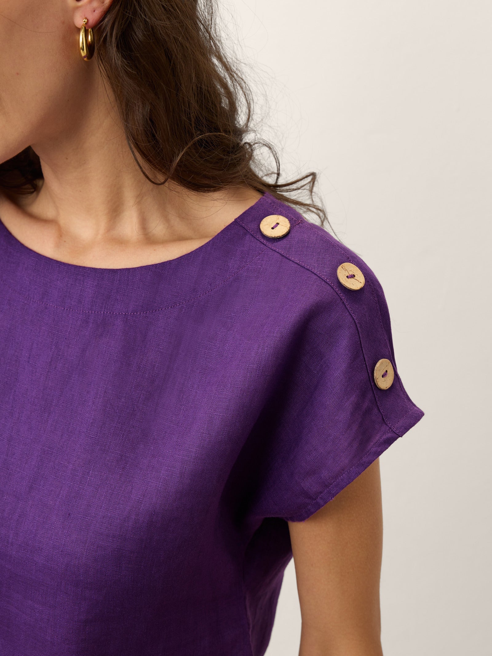 100% Linen Round Neck Button Detail Top ISABELLE LINTICO