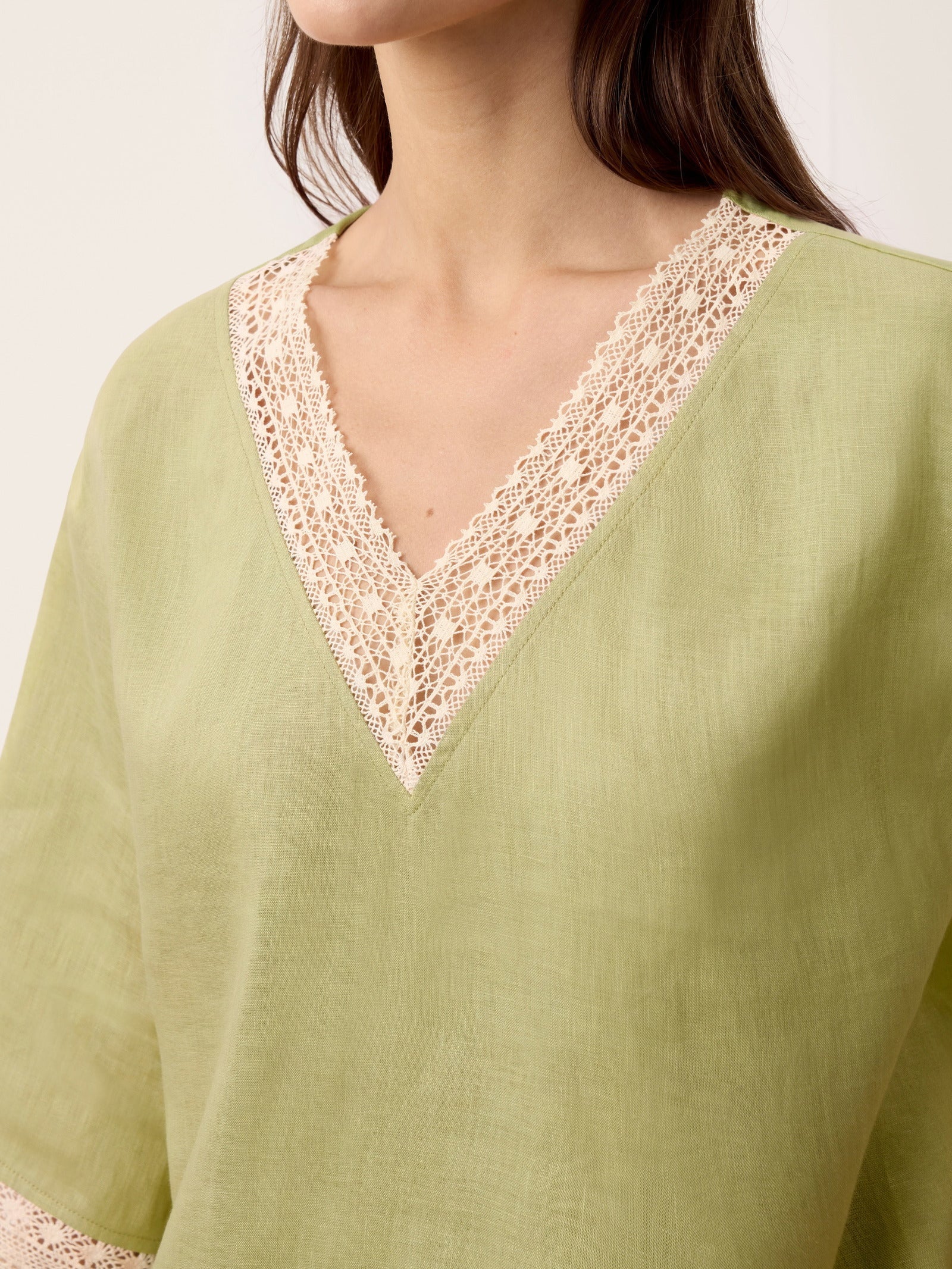 100% Linen Lace-Trim V-Neck Top KEELY LINTICO