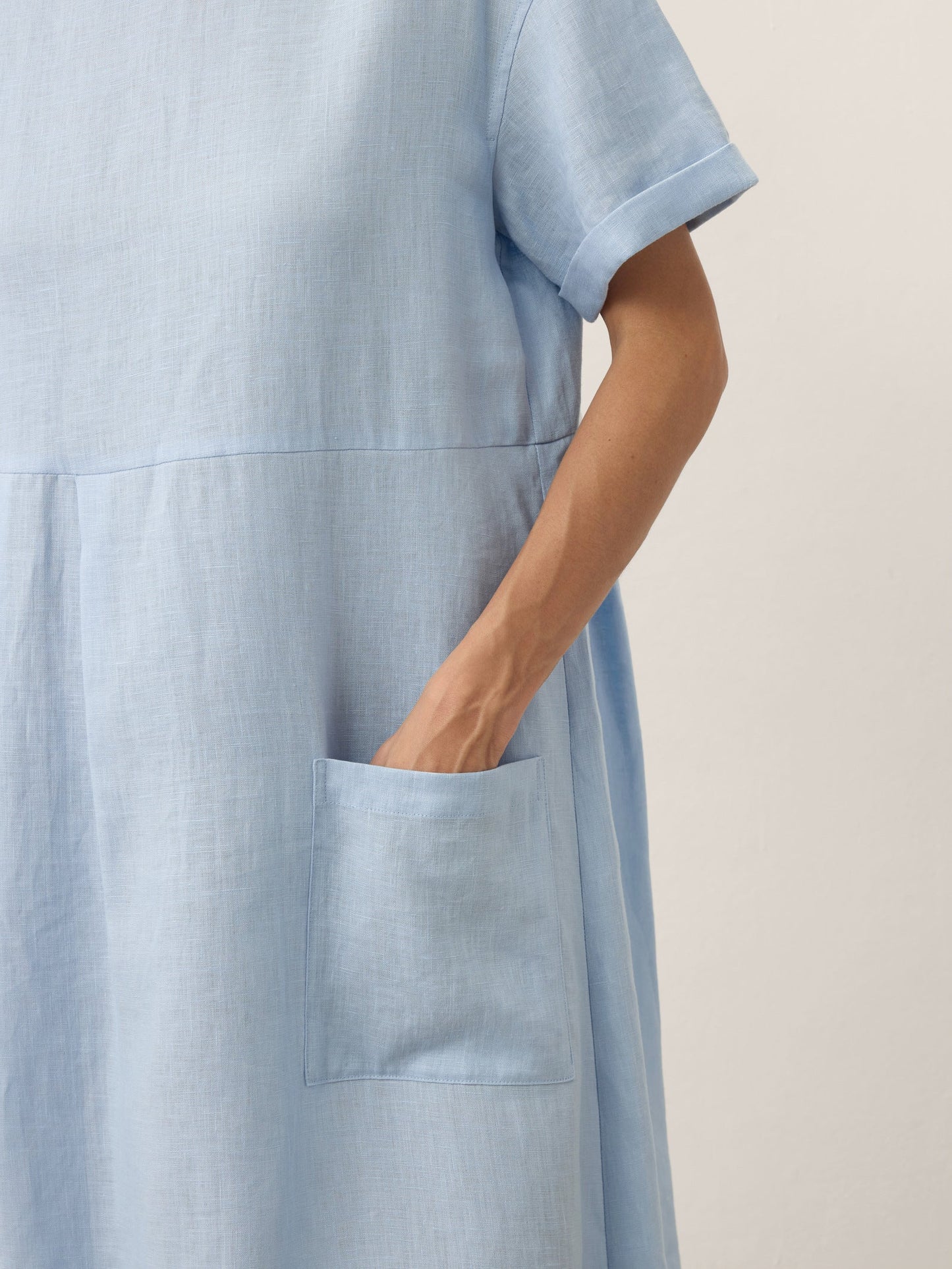 100% Linen Pinstripe Paneled Short-Sleeved Dress MORGAN LINTICO
