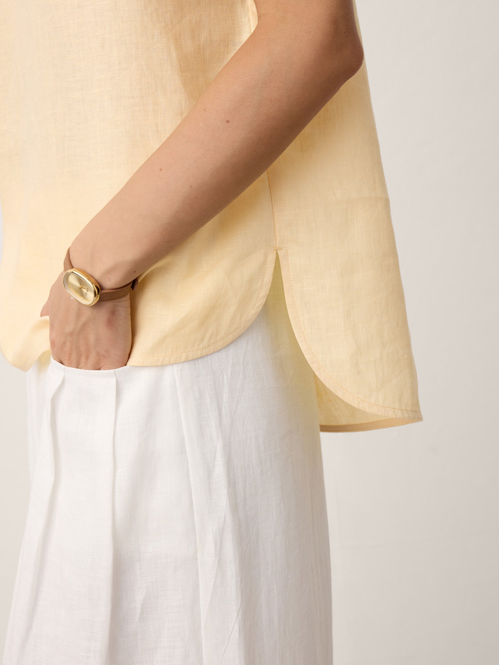 100% Linen Stand-Collar Curved-Hem Top CRESSA LINTICO