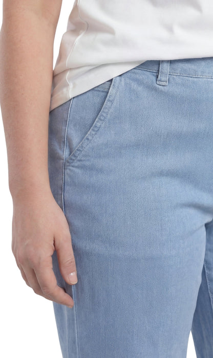 Women’s Lightweight Straight Leg Casual Denim Capri Pants in Cotton Blend Fabric TURTLE BAY APPAREL