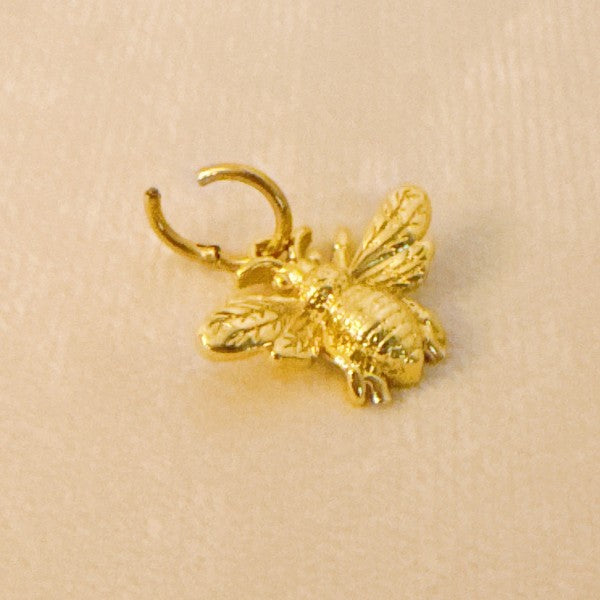Bee The Queen Seamless Clip Charm Shop Style & More | Fresh Looks, Everyday Deals & Free Shipping