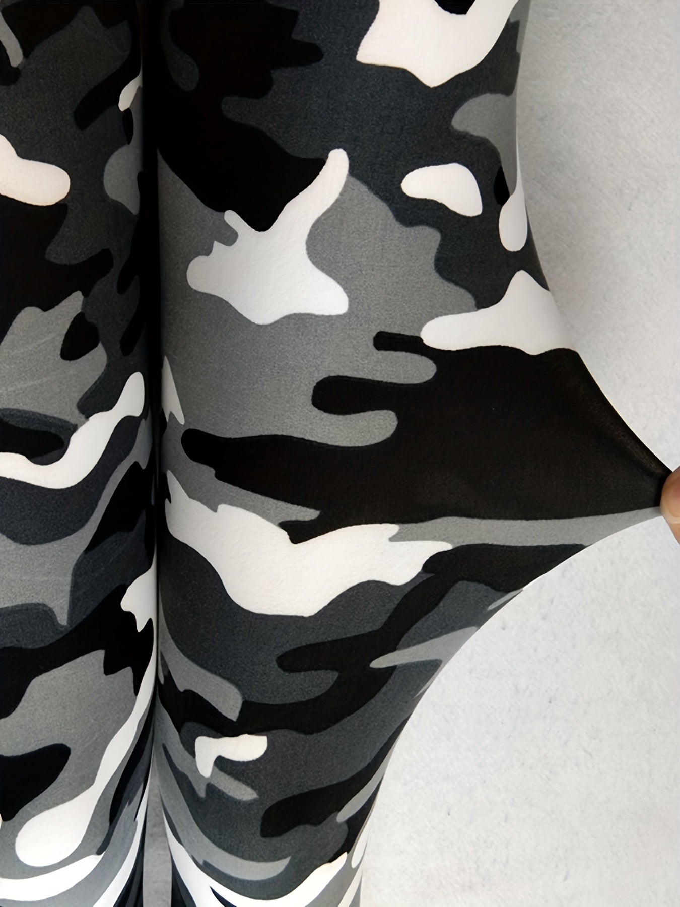 Camouflage Gray-Green Women's Casual Leggings, Cropped Length NovaCart