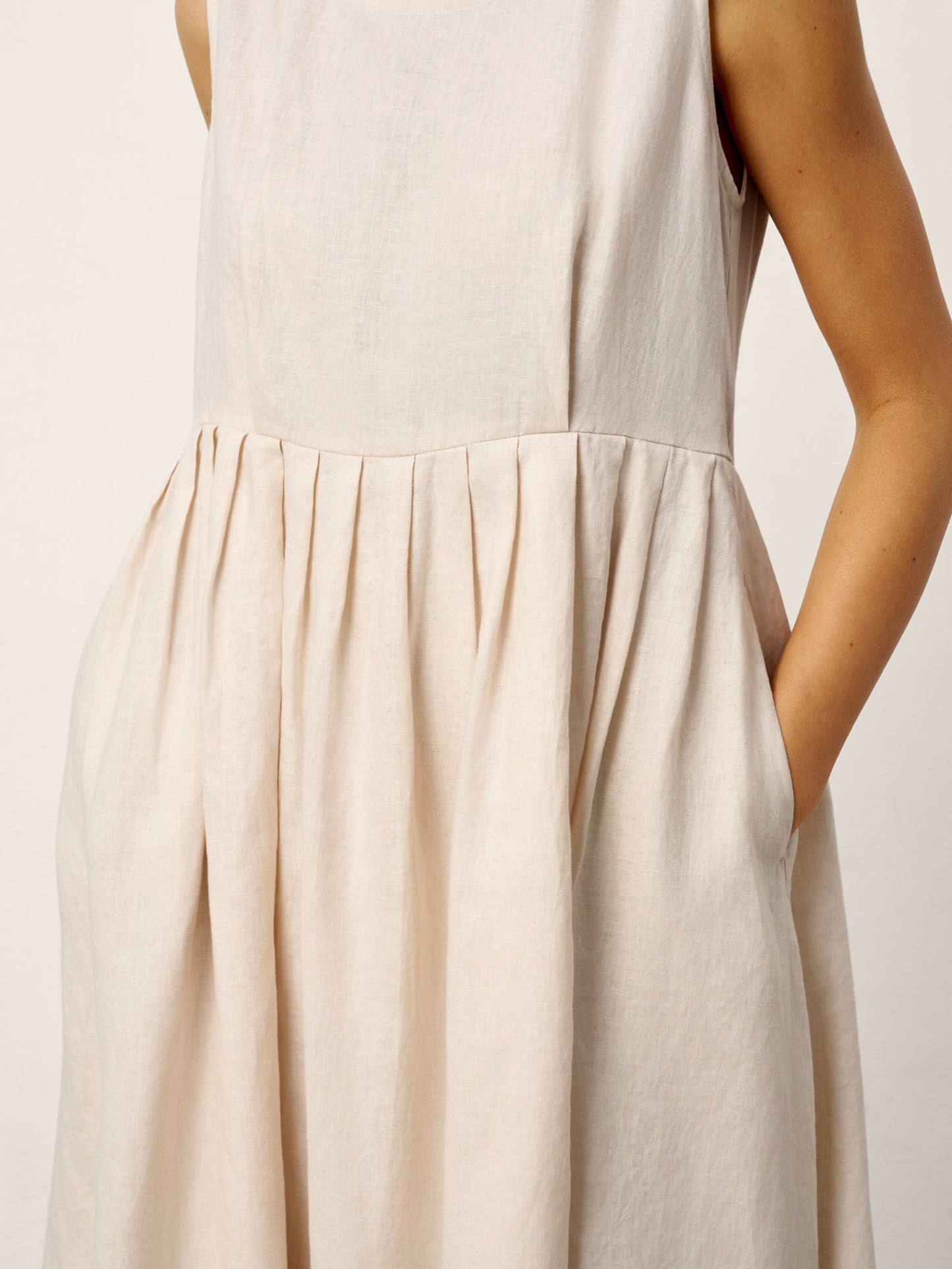 100% Linen Sleeveless Crew Neck Waist Pleated Maxi Dress SELENE