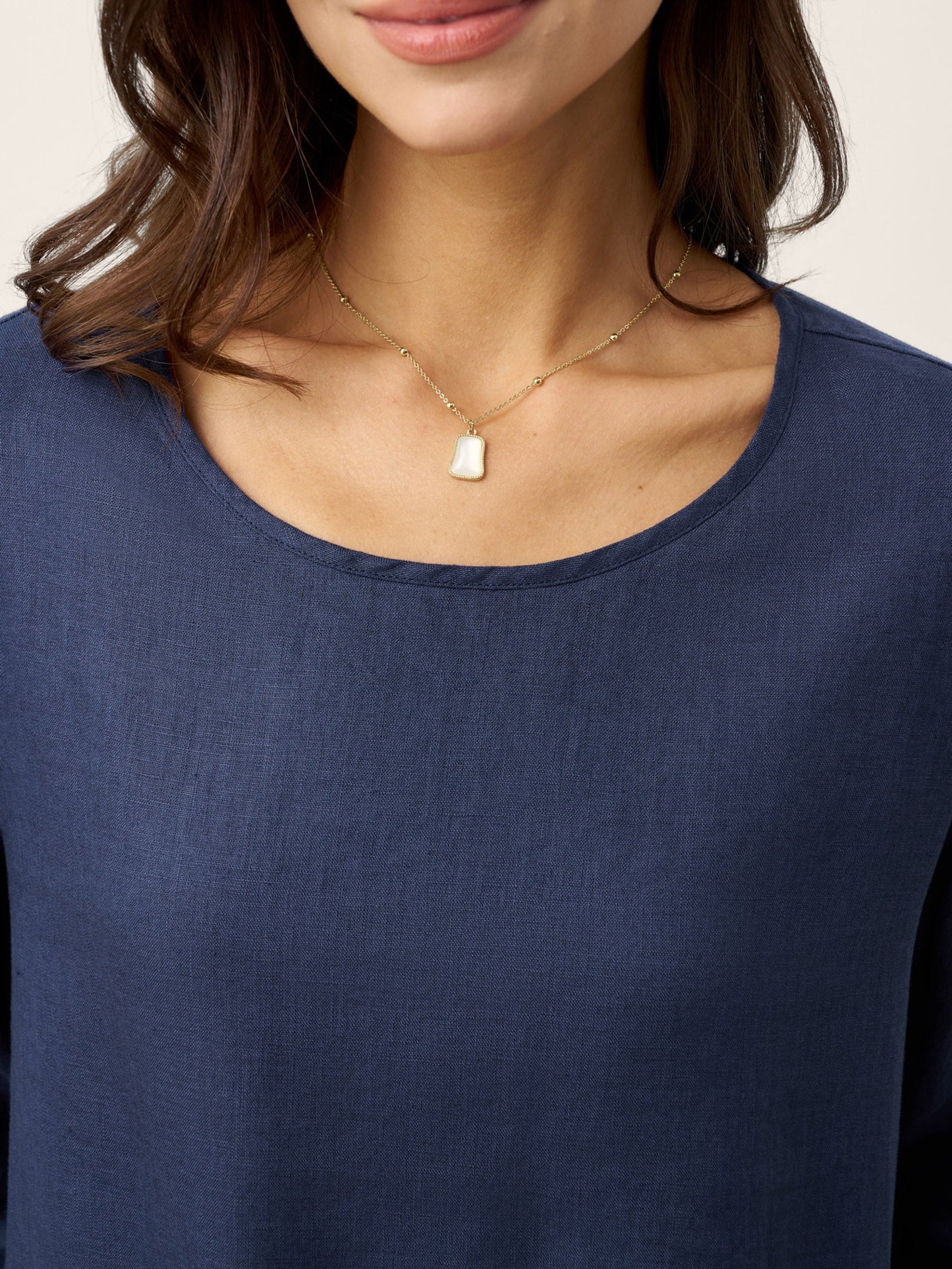 100% Linen Relaxed Back Button Top with Tab Sleeves SYLVANA LINTICO