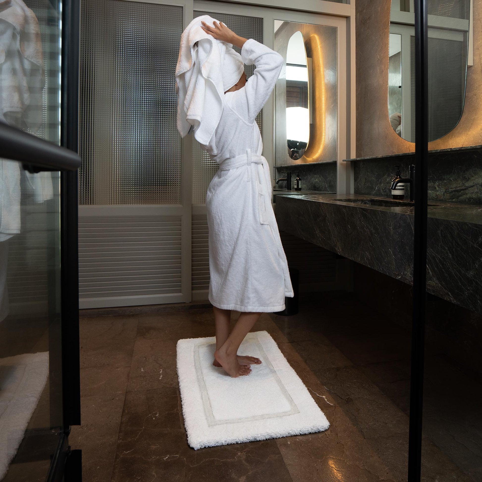 Ultraplush Skid-Resistant Bath Mat Italic