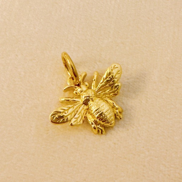 Bee The Queen Seamless Clip Charm Shop Style & More | Fresh Looks, Everyday Deals & Free Shipping