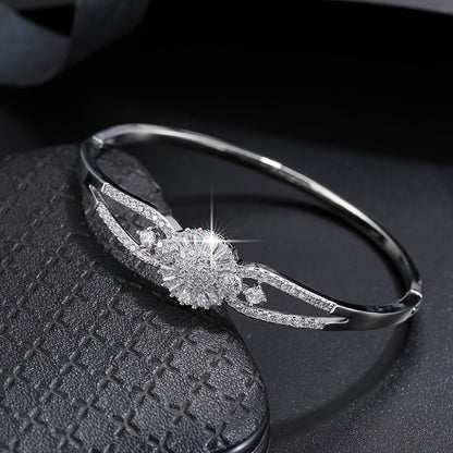 Elegant And Sophisticated Zirconia Bracelet With A Trendy And Minimalist Design, Exuding A Sense Of Luxury And Fashion. NovaCart