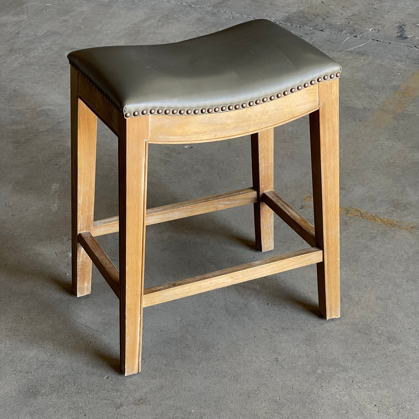 NEW PACIFIC Elmo Bonded Leather Counter Stool 25"x19.5"x13.5" Vintage Gray & Weathered Smoke 358625B-V04-WS PayWut