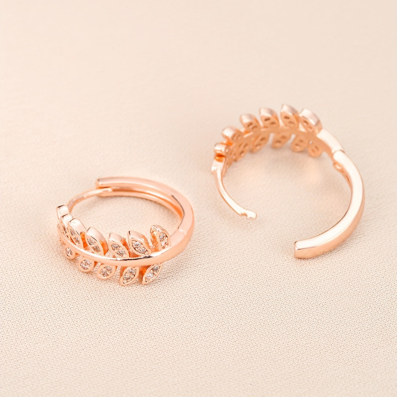 [1Pair Leaf Earrings] Zirconia Inlaid Leaf-Shaped Hoop Huggie Earrings for Women 1Pair Holiday Jewelry NovaCart