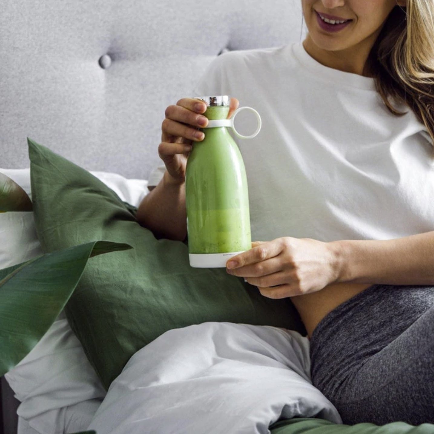 [Portable Fruit Blender] Wireless Mini Fruit Blender Juicer - 350ML Portable Electric, Perfect for On-the-Go! NovaCart