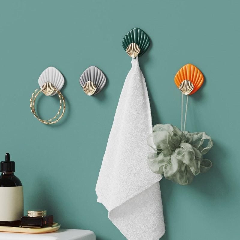 4pcs Creative Shell Shape Wall Hanging Hook Punch-free Strong Adhesive Hook Bathroom Kitchen Wall-mounted Seamless Sticky Hook  Shell Hook Non-Punching Strong Adhesive Adhesive Hook Bearing Door Behind Wall Bathroom Kitchen Key Holder Stevvex
