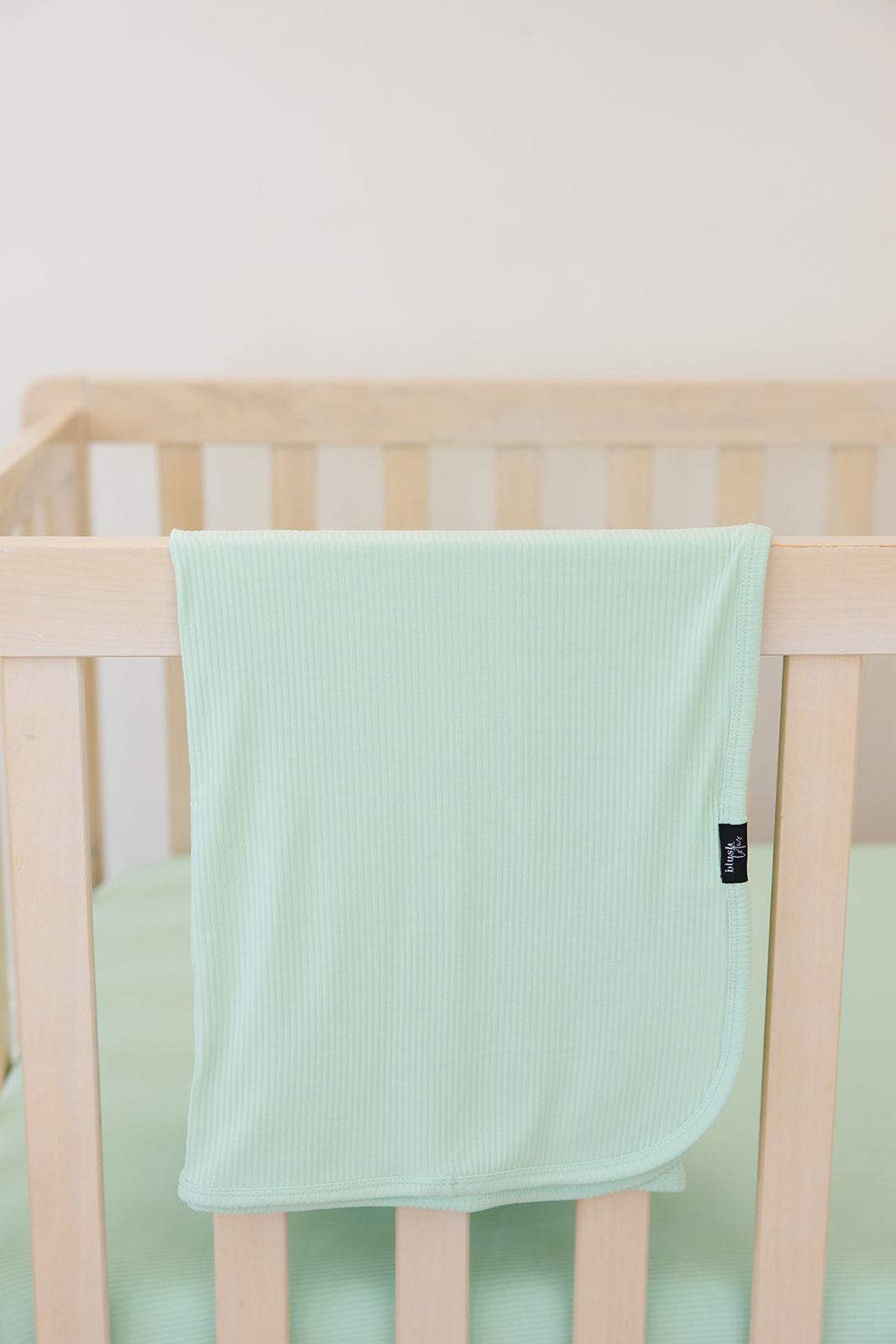 (SOLID, ribbed) Lion Around - Lightweight Blanket Blush Lotus