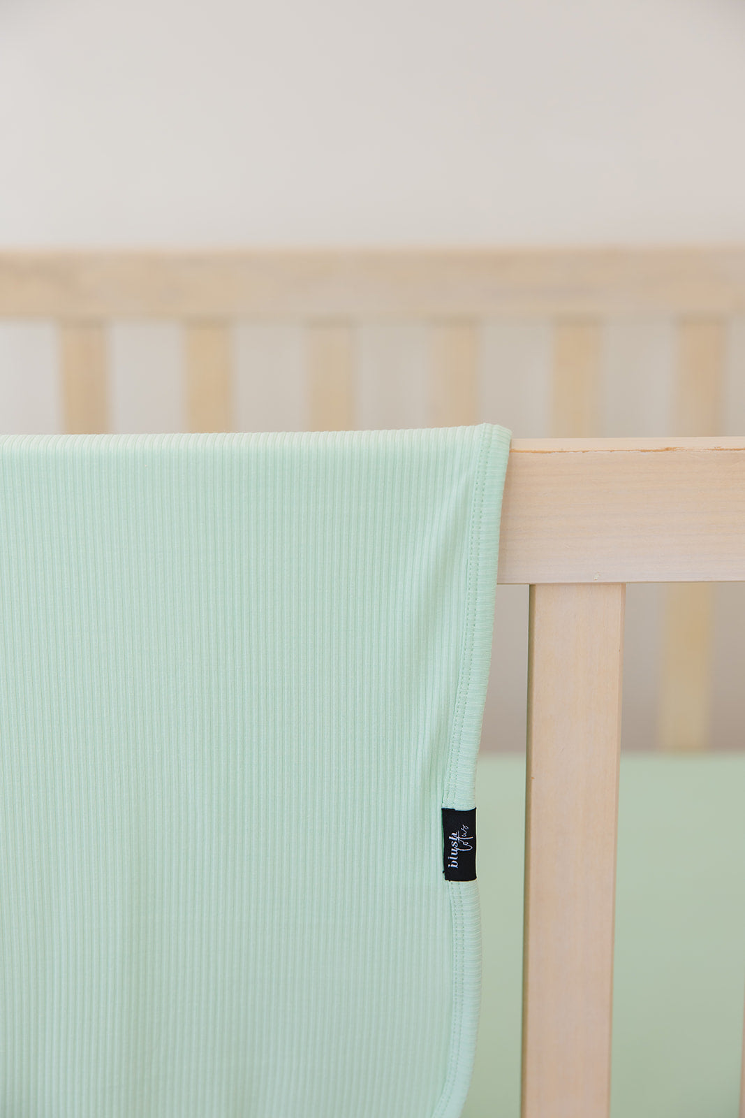 (SOLID, ribbed) Lion Around - Lightweight Blanket Blush Lotus