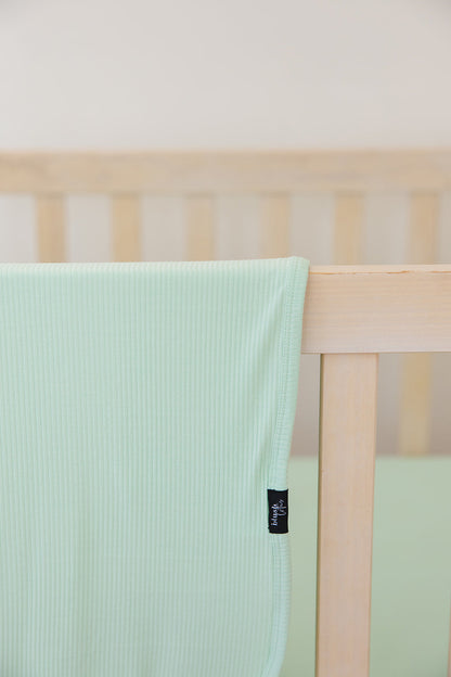 (SOLID, ribbed) Lion Around - Lightweight Blanket Blush Lotus