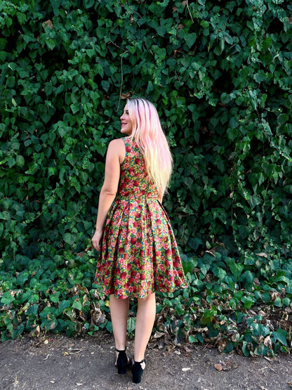 Elizabeth Dress in Pomegranate Retrolicious