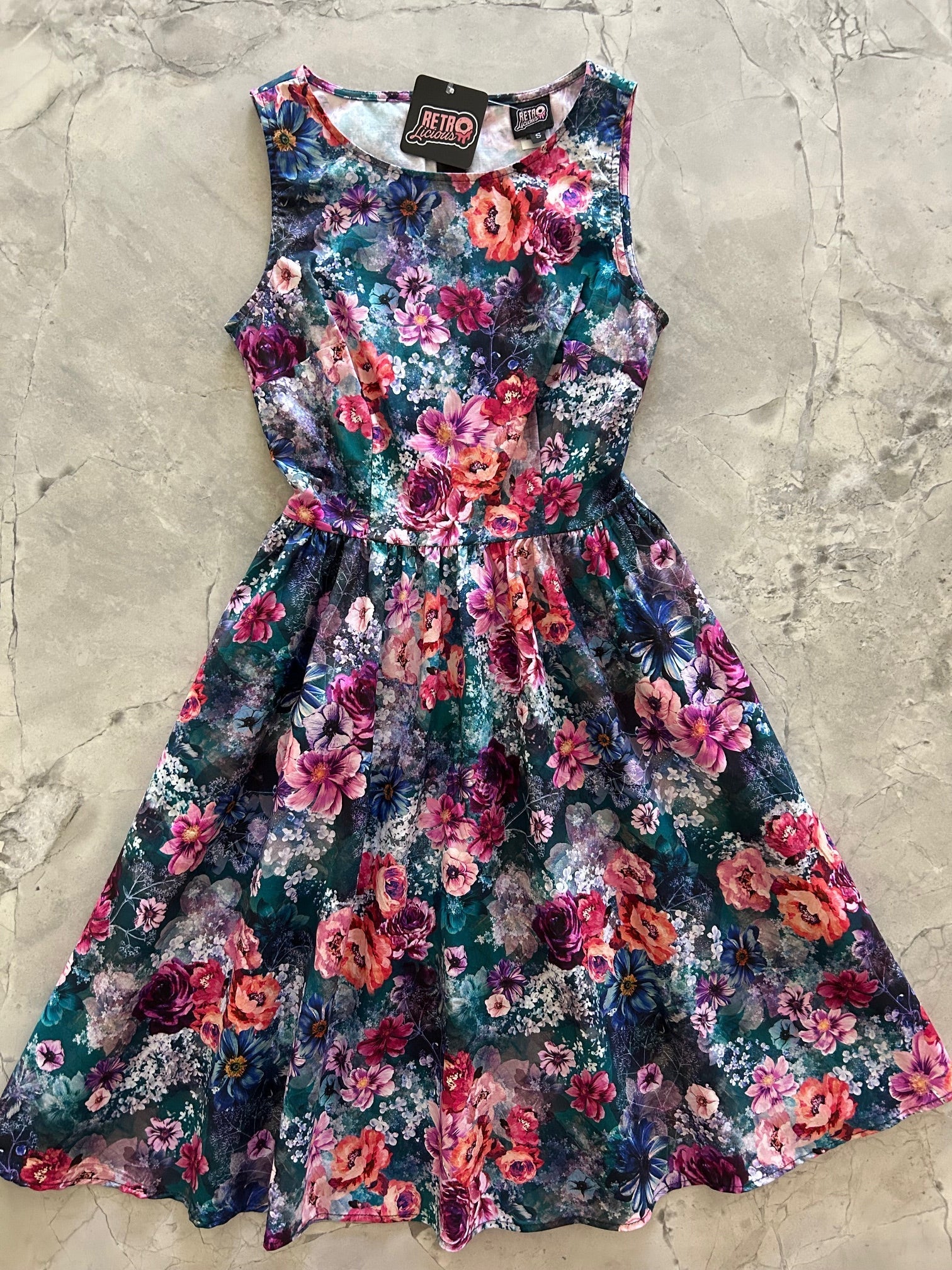 Moody Floral Vintage Dress Retrolicious