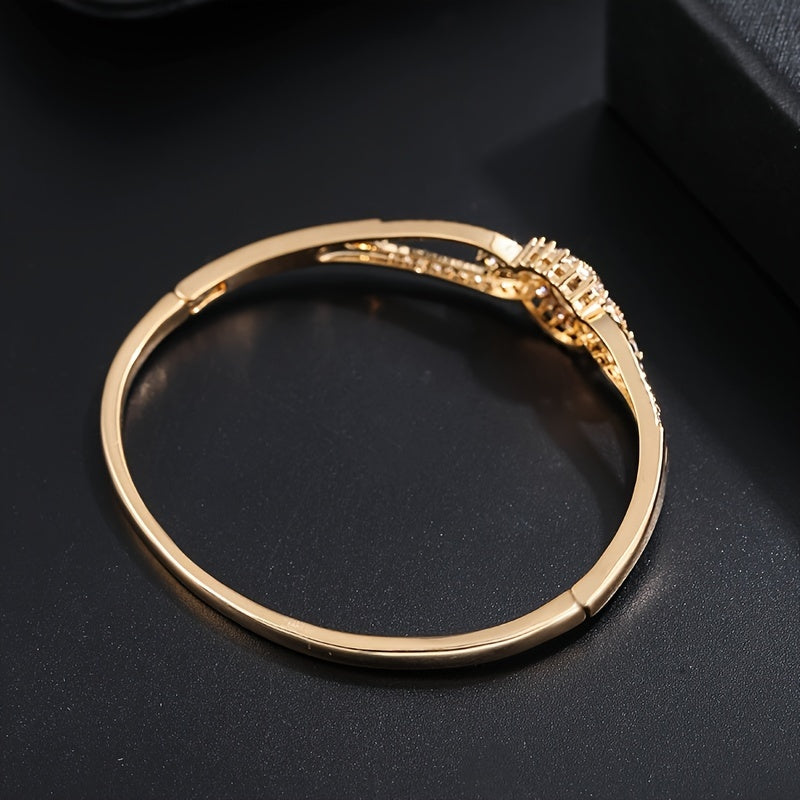 Elegant And Sophisticated Zirconia Bracelet With A Trendy And Minimalist Design, Exuding A Sense Of Luxury And Fashion. NovaCart