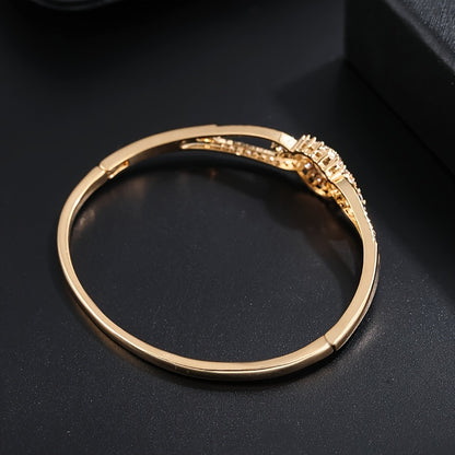 Elegant And Sophisticated Zirconia Bracelet With A Trendy And Minimalist Design, Exuding A Sense Of Luxury And Fashion. NovaCart