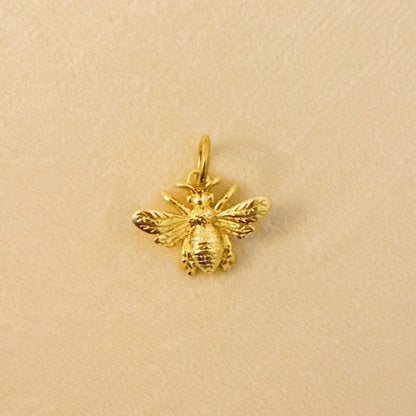 Bee The Queen Seamless Clip Charm Shop Style & More | Fresh Looks, Everyday Deals & Free Shipping