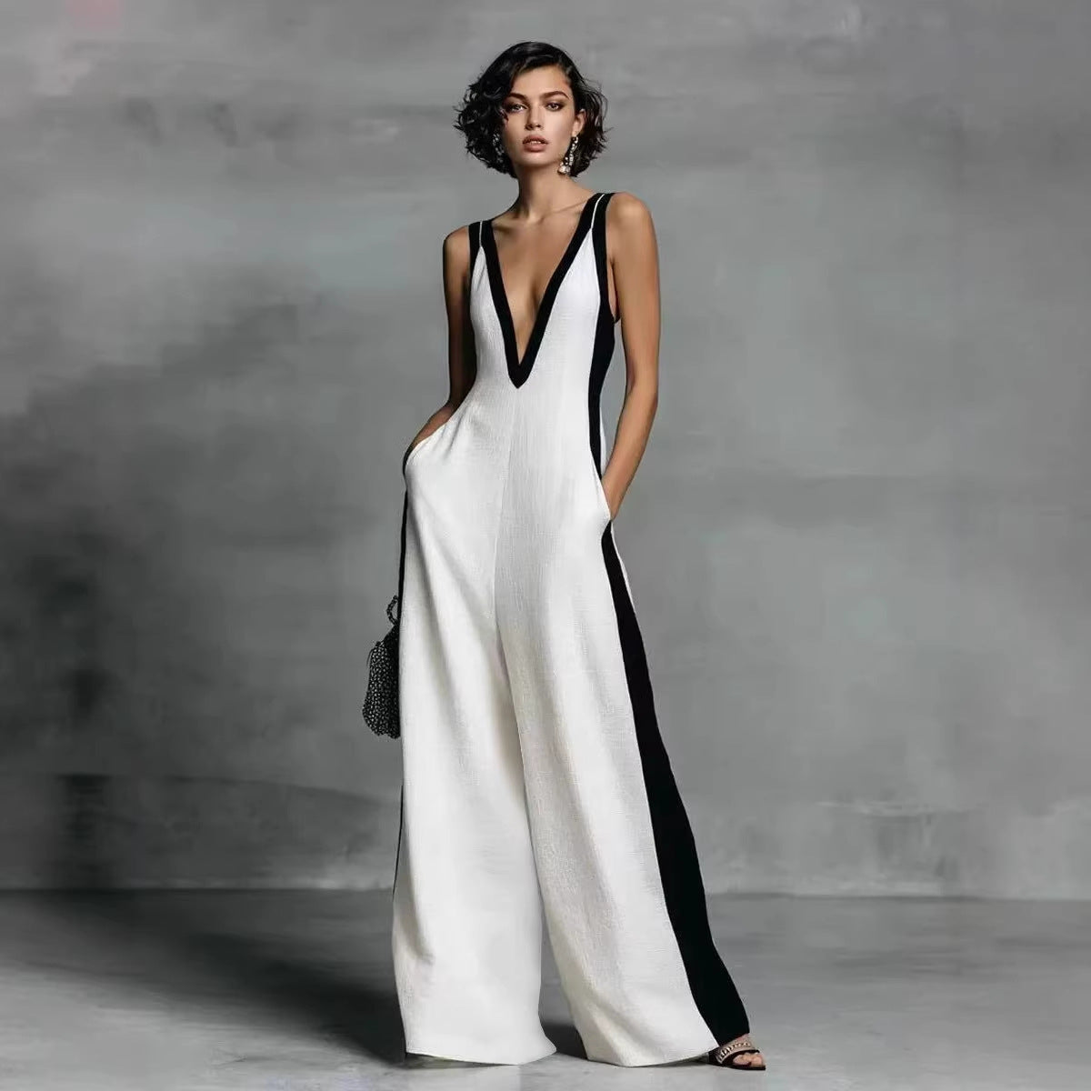 Women's Sleeveless V-Neck Contrast Color Wide-Leg Jumpsuit FitiqueFit