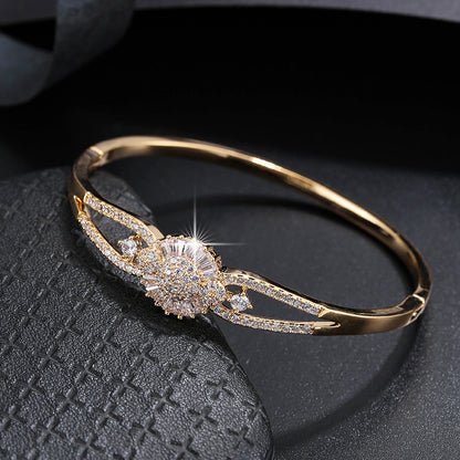 Elegant And Sophisticated Zirconia Bracelet With A Trendy And Minimalist Design, Exuding A Sense Of Luxury And Fashion. NovaCart