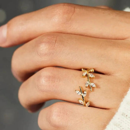 Verdant Whisper Ring Ivory Embers