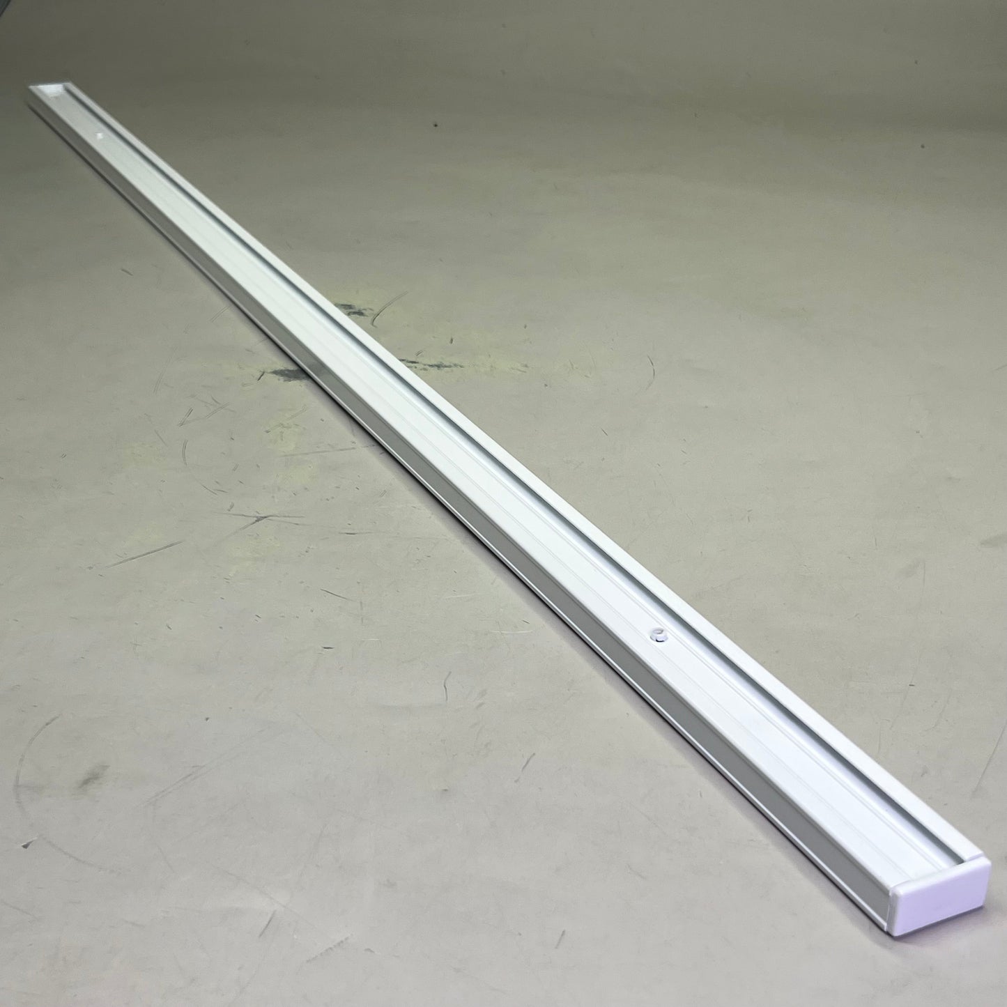 LEVITON Single Circuit Track Lighting Sz  4’, White Finish LT4P PayWut