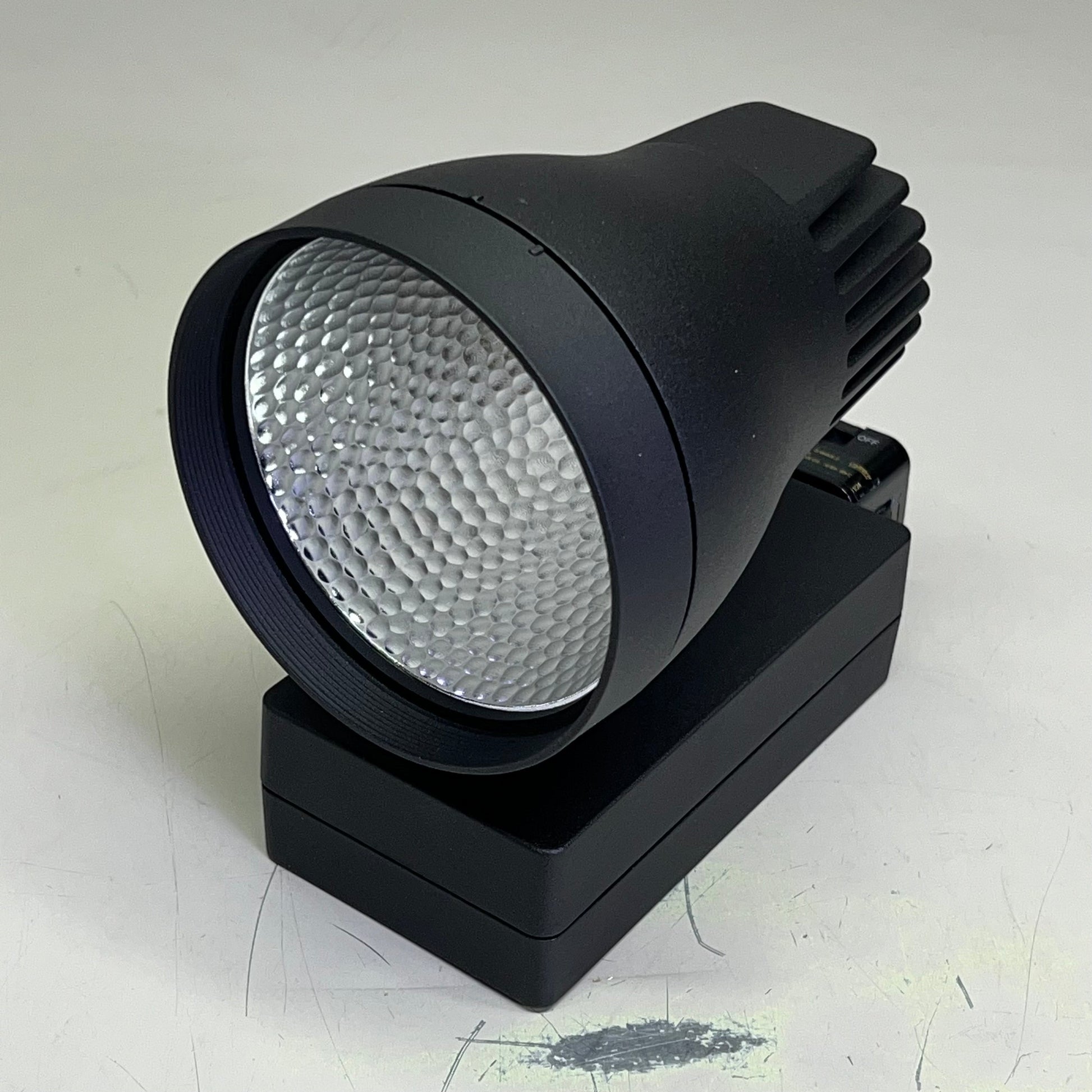 CONTECH LIGHTING Leviton Track Fixture Vert HSG 3000K CRI Black CTL8252VM3CD-B PayWut